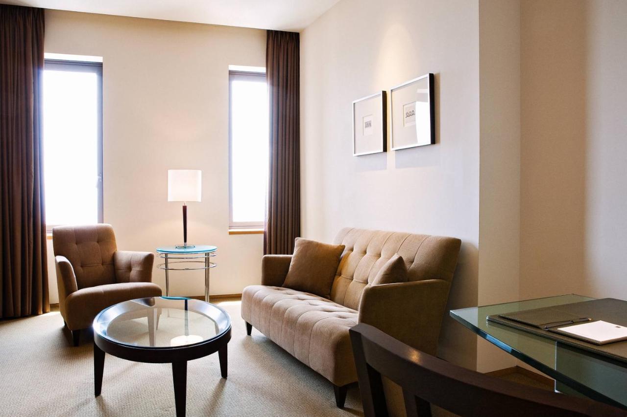 แอมบาสเดอร์ รอยัล ฮินฉู่ Hotel ซินจู๋ ภายนอก รูปภาพ A living room