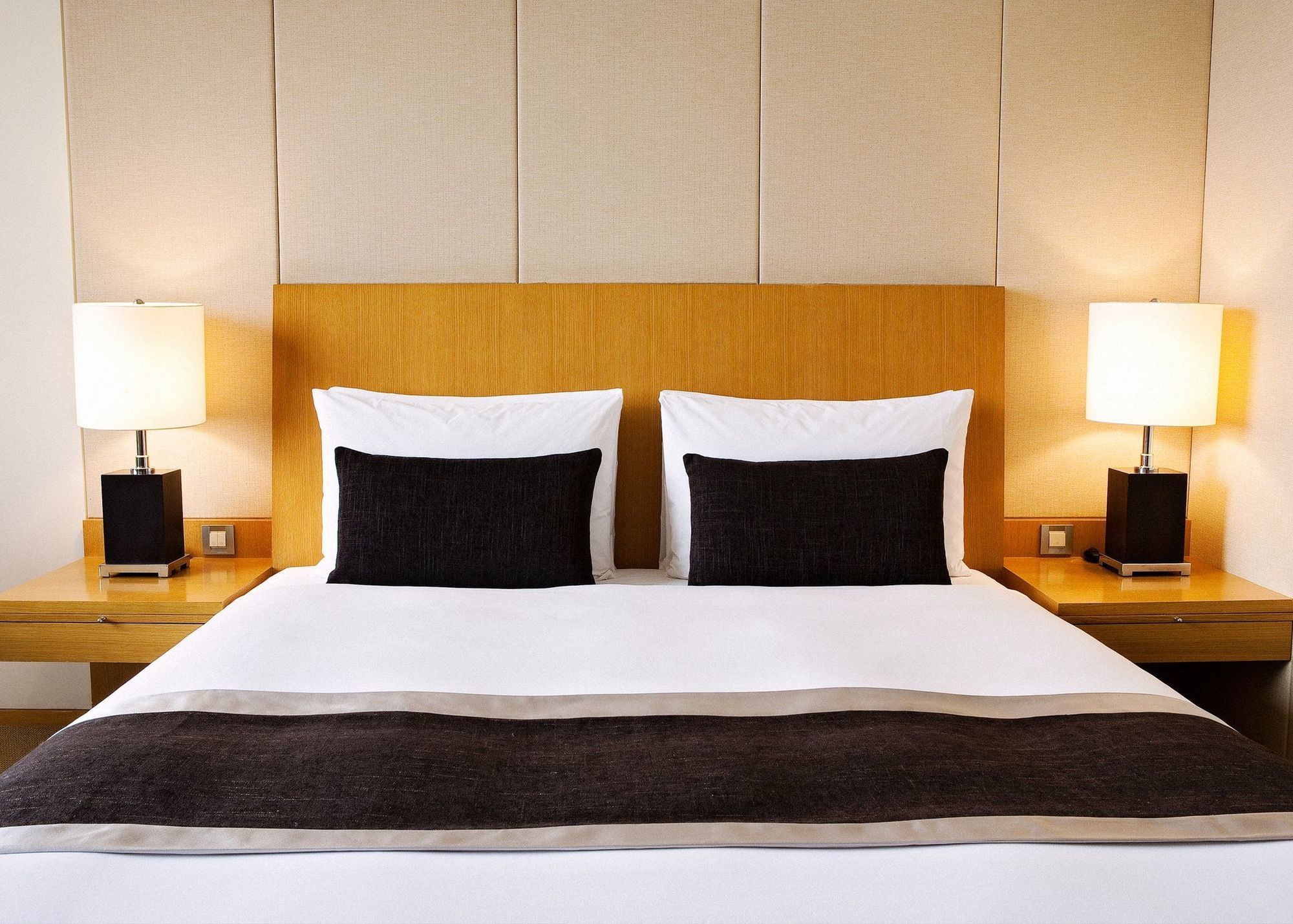 แอมบาสเดอร์ รอยัล ฮินฉู่ Hotel ซินจู๋ ห้อง รูปภาพ A bed