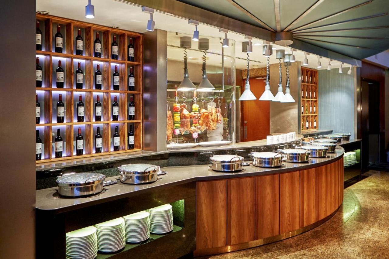 แอมบาสเดอร์ รอยัล ฮินฉู่ Hotel ซินจู๋ ภายนอก รูปภาพ A buffet at a hotel