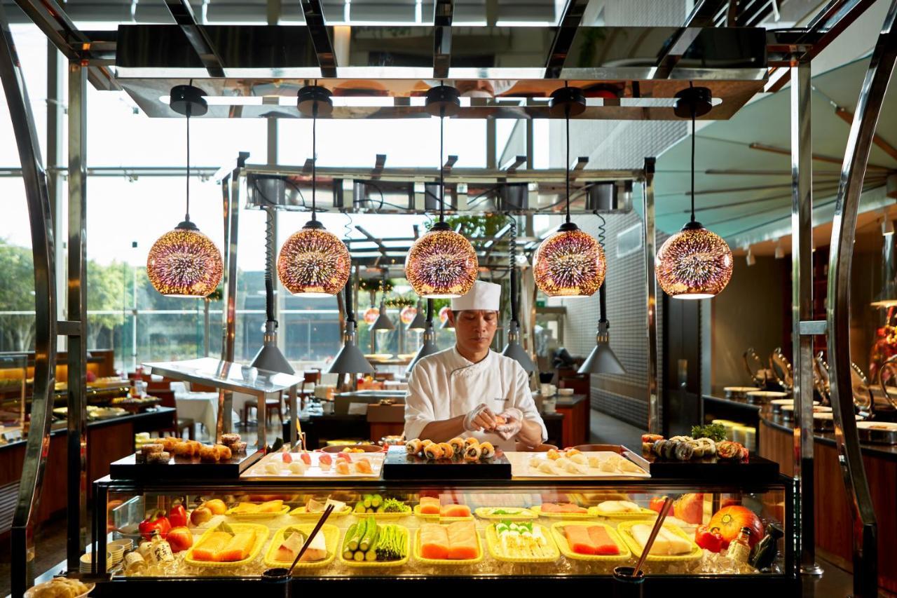 แอมบาสเดอร์ รอยัล ฮินฉู่ Hotel ซินจู๋ ภายนอก รูปภาพ A sushi bar at the hotel