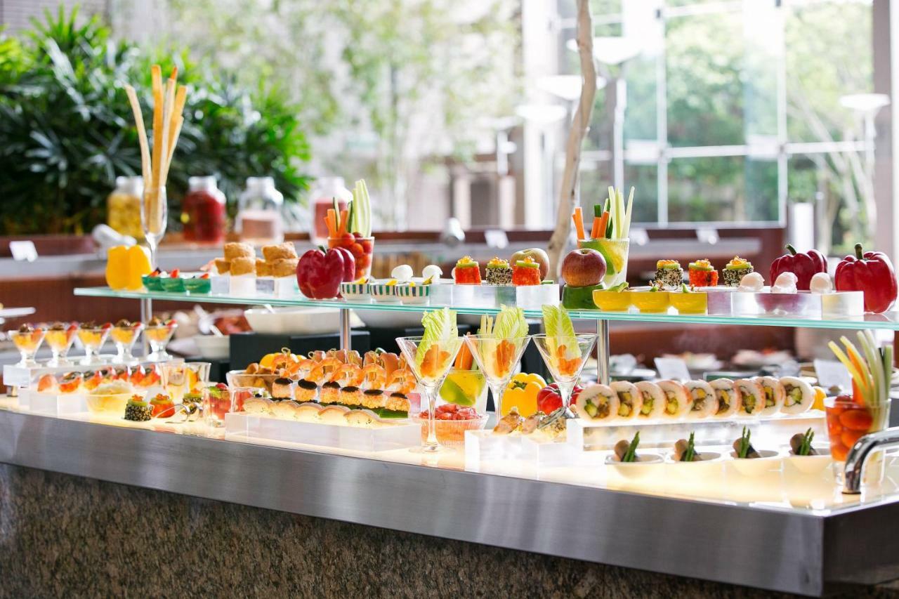 แอมบาสเดอร์ รอยัล ฮินฉู่ Hotel ซินจู๋ ภายนอก รูปภาพ A buffet at a hotel